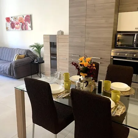 Cara Flats By Homely Lejlighed