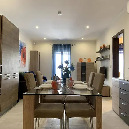 Cara Flats By Homely Lejlighed